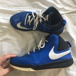 Nike Team Hustle D7 Sneakers